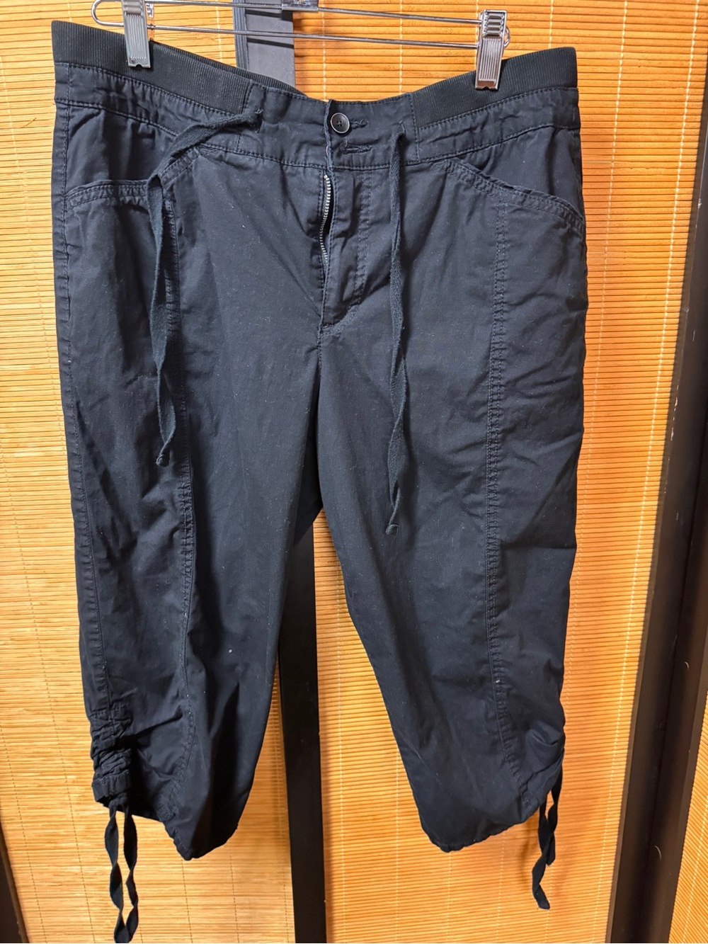 Croft & Barrow Womens Black Stretch Capri Cargo Pants Size 10 Cinch Hem